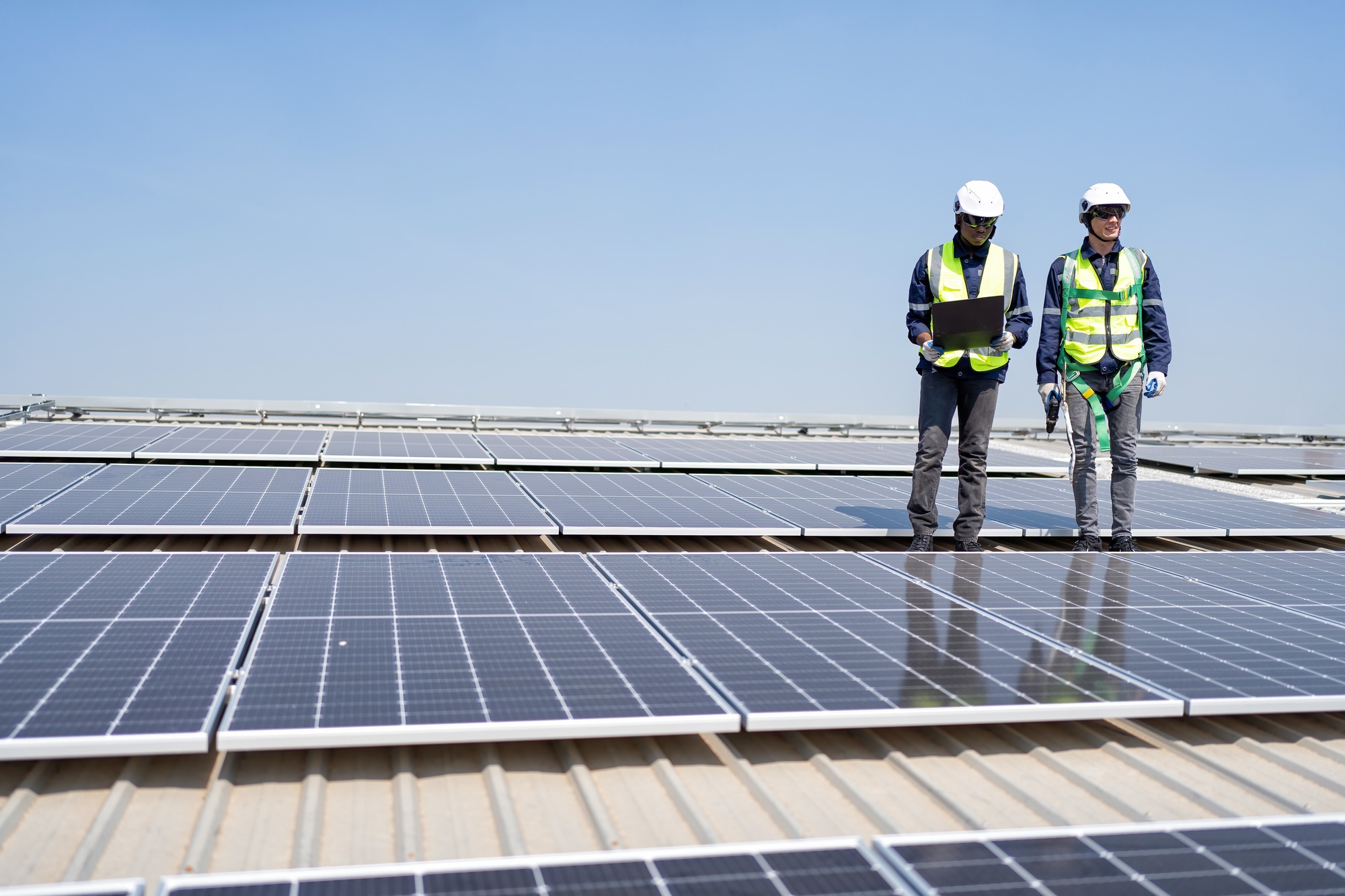 Suburban 5MW residential solar installation as a customized energy solution.